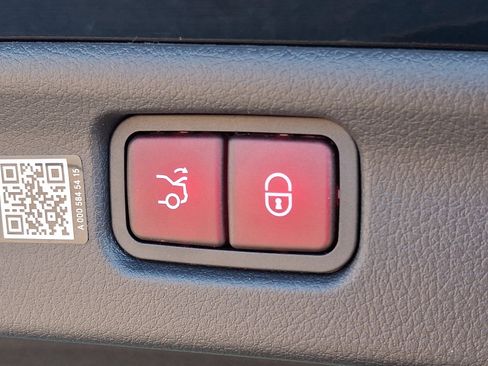 Certified 2024 Mercedes-Benz C 300 4MATIC Sedan image 29