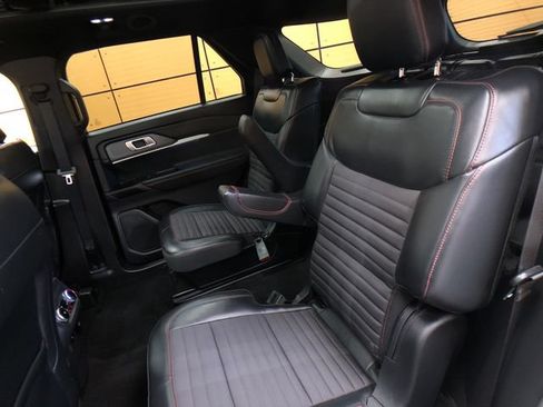 Used 2025 Ford Explorer ST-Line w/ Premium Package AWD/4WD image 22