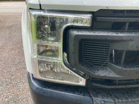 Used 2022 Ford F250 XL w/ Power Equipment Group image 9