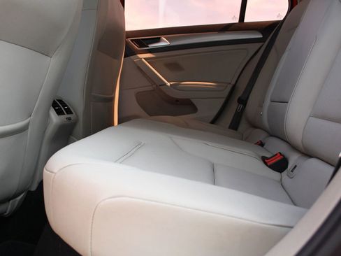 Used 2015 Volkswagen Golf S FWD image 18