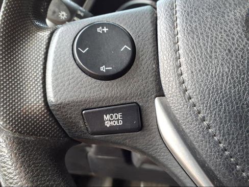 Used 2018 Toyota Corolla LE image 11