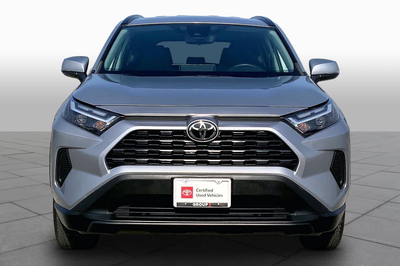 Used 2022 Toyota RAV4 XLE AWD/4WD image 4