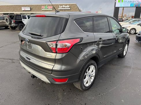 Used 2017 Ford Escape SE image 5