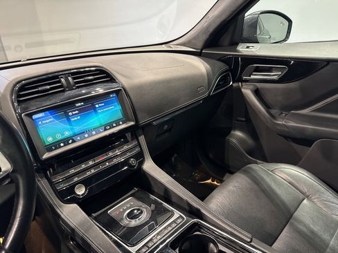 Used 2019 Jaguar F-PACE R-Sport image 17
