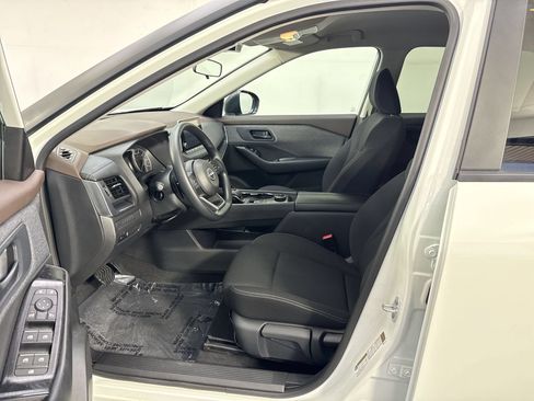 Used 2023 Nissan Rogue S AWD/4WD image 4