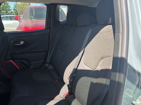 Used 2015 Jeep Renegade Trailhawk AWD/4WD image 16