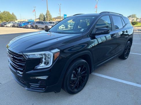 Used 2024 GMC Terrain SLE w/ Driver Convenience Package AWD/4WD image 7