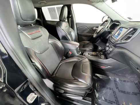 Used 2022 Jeep Cherokee Trailhawk AWD/4WD image 26