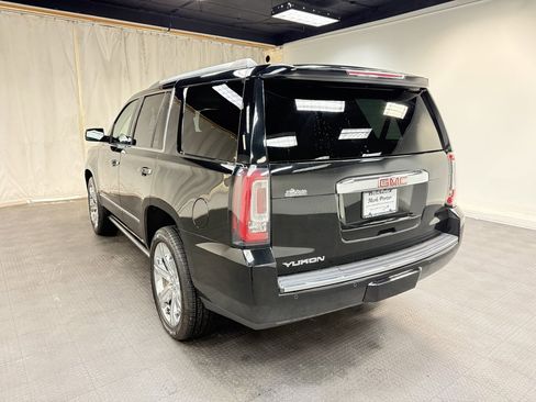 Used 2019 GMC Yukon Denali image 3