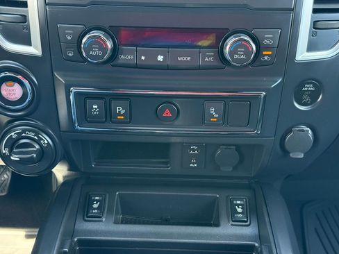 Used 2018 Nissan Titan SL w/ Midnight Edition AWD/4WD image 19