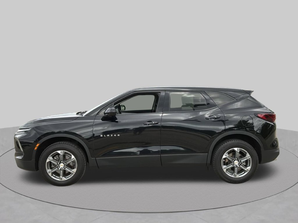 Used 2023 Chevrolet Blazer LT w/ Driver Confidence Package AWD/4WD image 3