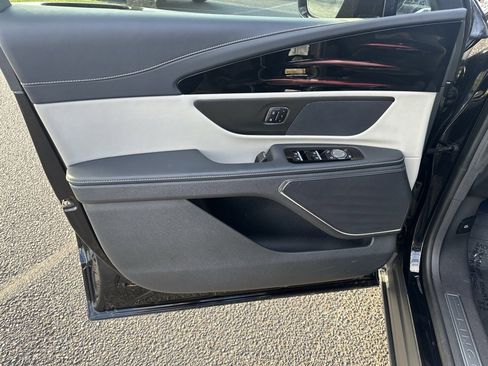 Certified 2024 Lincoln Nautilus Premier image 10