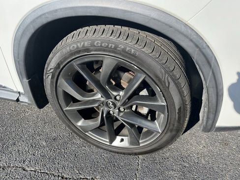 Used 2019 INFINITI QX50 Essential w/ Sensory Package image 27