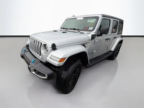 Used 2023 Jeep Wrangler Unlimited Sahara w/ Dual Top Group AWD/4WD image 5