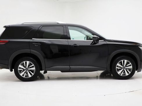 Used 2022 Nissan Pathfinder SL image 2