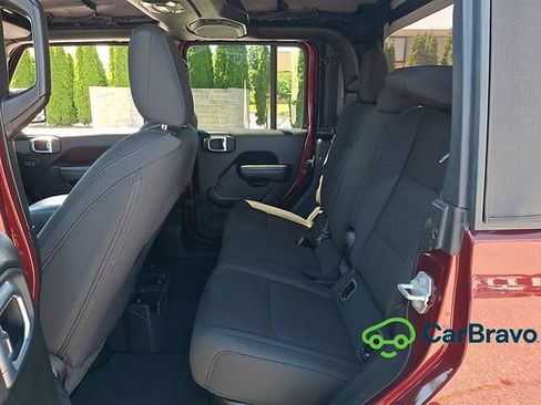 Used 2022 Jeep Gladiator Sport AWD/4WD image 10