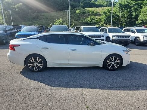 Used 2017 Nissan Maxima 3.5 SL w/ Interior Lighting Package FWD image 5