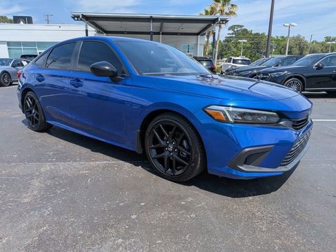 Used 2023 Honda Civic Sport image 2