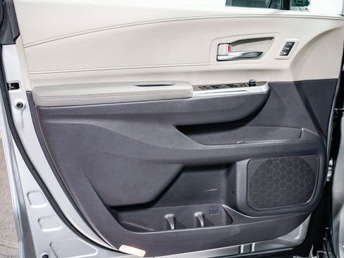 Used 2021 Toyota Sienna Limited image 23