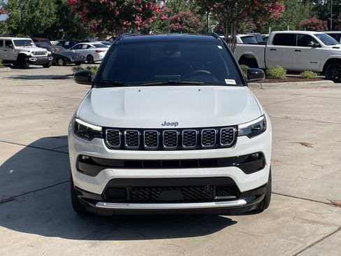 Used 2025 Jeep Compass Limited w/ Elite Group AWD/4WD image 3