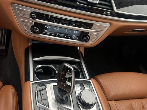 Used 2020 BMW 750i xDrive w/ Executive Package AWD/4WD image 19