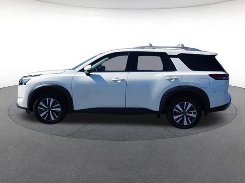 Certified 2024 Nissan Pathfinder SL image 2
