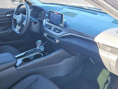 Used 2024 Nissan Altima 2.5 SV image 21