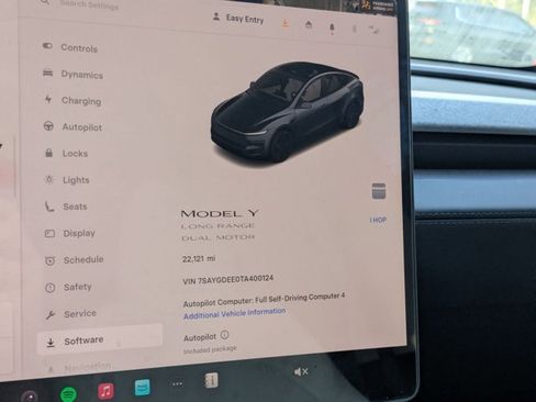 Used 2026 Tesla Model Y Long Range image 3