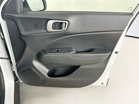 Used 2025 Hyundai Venue SEL FWD image 31