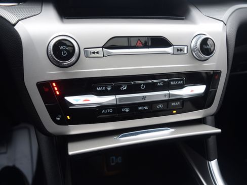 Used 2023 Ford Explorer XLT w/ Equipment Group 202A image 11