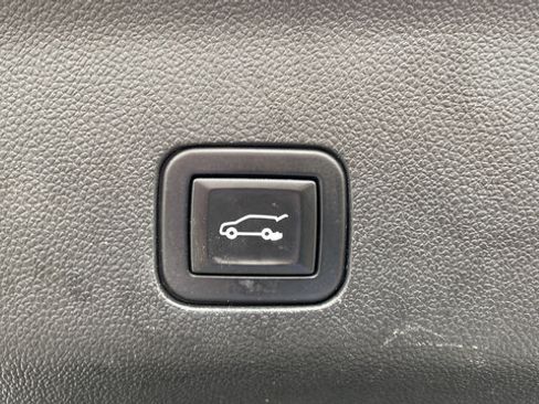 Used 2021 GMC Yukon Denali w/ Denali Premium Package AWD/4WD image 32