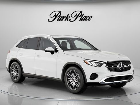 Used 2026 Mercedes-Benz GLC 300 image 32