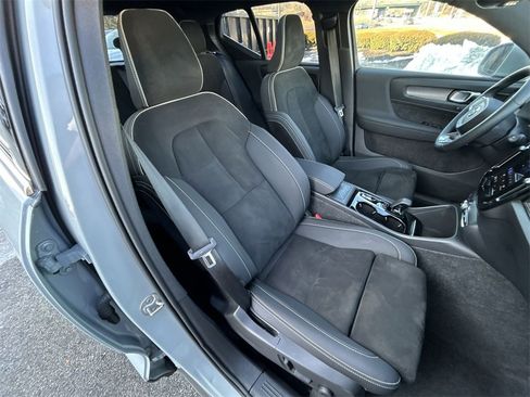 Certified 2024 Volvo XC40 B5 Plus image 25