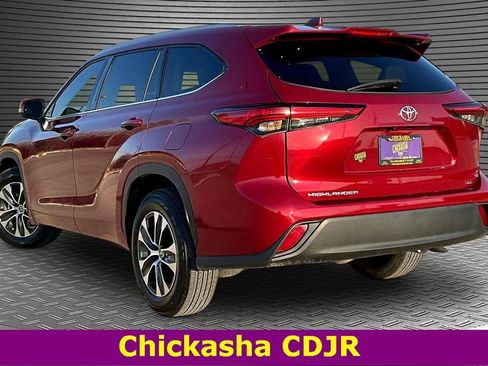Used 2022 Toyota Highlander XLE image 4