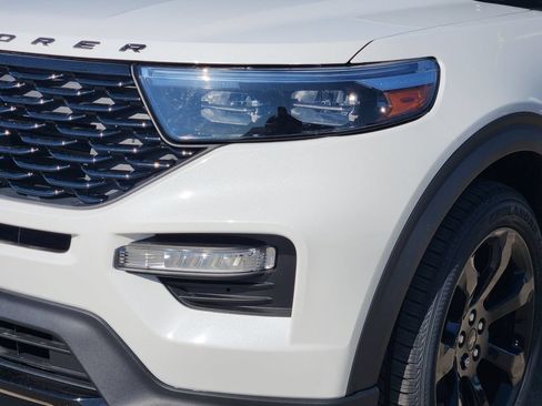 Certified 2024 Ford Explorer ST-Line w/ Class IV Trailer Tow Package RWD image 8