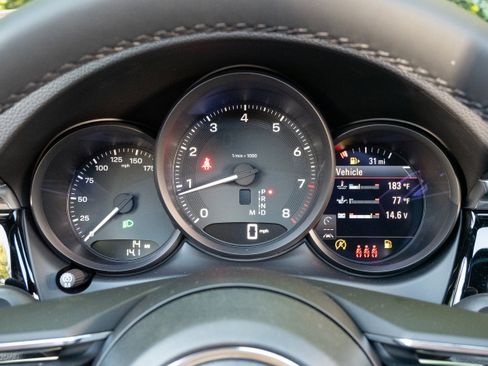 Certified 2026 Porsche Macan AWD/4WD image 18