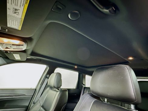 Used 2021 Jeep Grand Cherokee Limited w/ Luxury Group II image 26