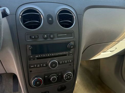 Used 2010 Chevrolet HHR LT image 11