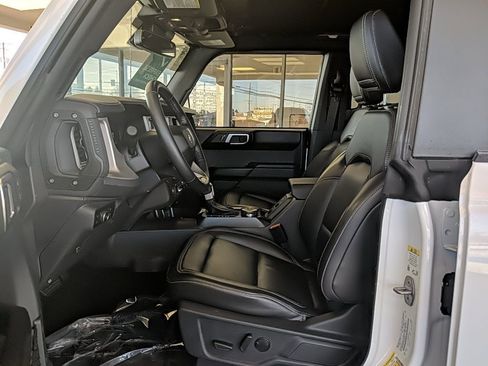 Used 2025 Ford Bronco Outer Banks image 12