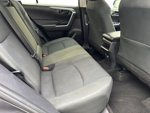 Used 2021 Toyota RAV4 LE FWD image 39