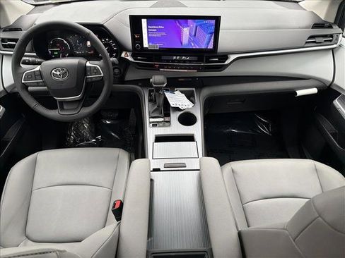 New 2026 Toyota Sienna XLE image 22