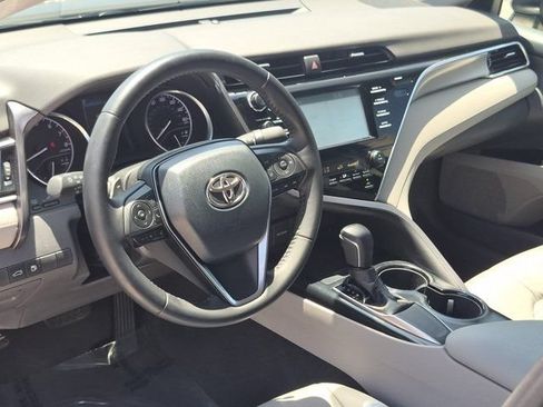 Used 2018 Toyota Camry SE FWD image 12
