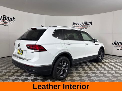 Used 2022 Volkswagen Tiguan SE w/ Panoramic Sunroof Package AWD/4WD image 5