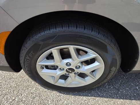 Used 2025 Kia Soul LX FWD image 24