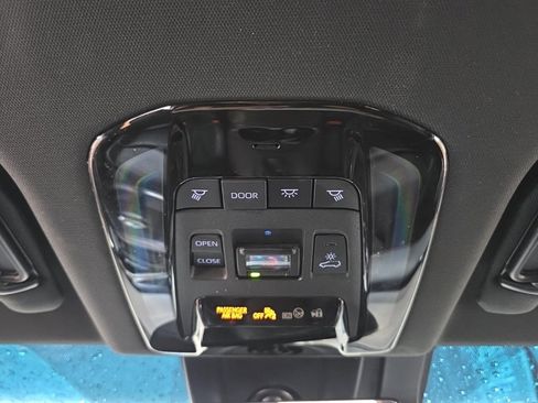 Used 2023 Toyota Venza Limited image 25