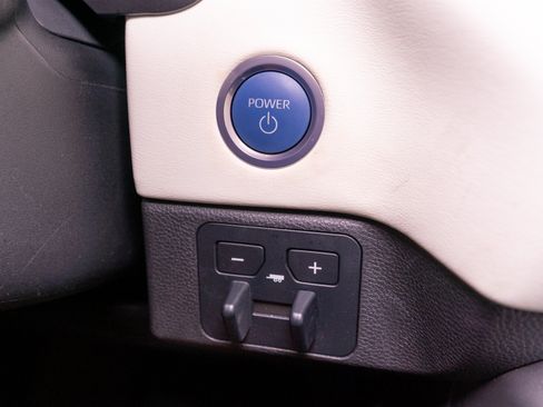 Used 2024 Toyota Sequoia Capstone AWD/4WD image 33