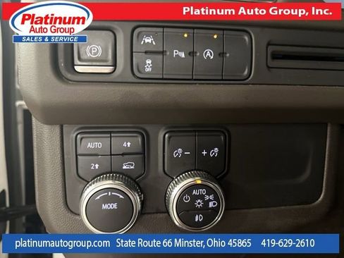 Used 2023 GMC Yukon XL SLT image 17