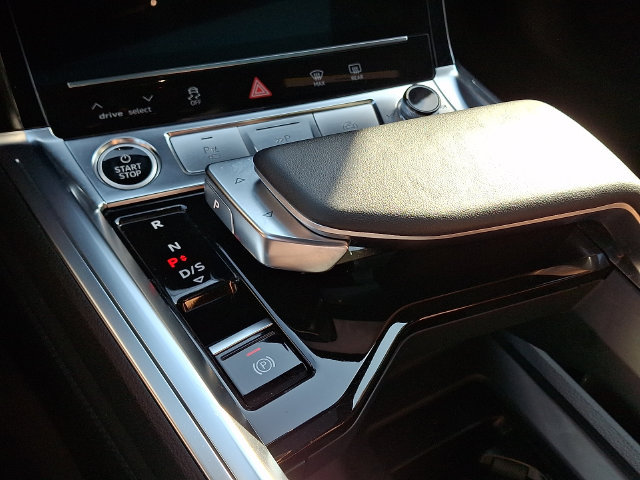 Used 2024 Audi Q8 e-tron Prestige AWD/4WD image 15