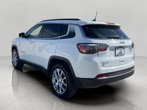 Used 2023 Jeep Compass Latitude w/ Mopar Graphics Package AWD/4WD image 35