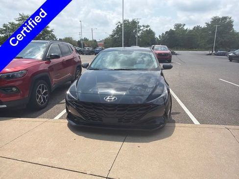Used 2023 Hyundai Elantra SEL w/ Convenience Package FWD image 3